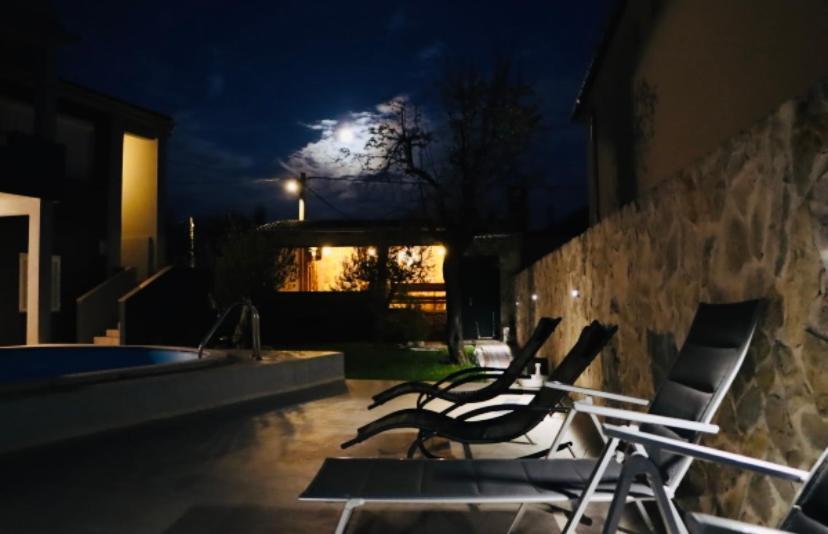 Iva Apartman Sa Bazenom Donji Zemunik 외부 사진